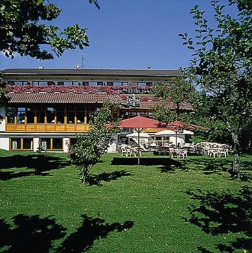 ホテル Schwarzwald Sonnenhof Schömberg エクステリア 写真